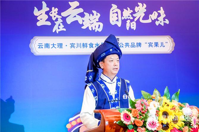 中共賓川縣委副書記、賓川縣人民政府縣長楊澤亮做產(chǎn)品推介