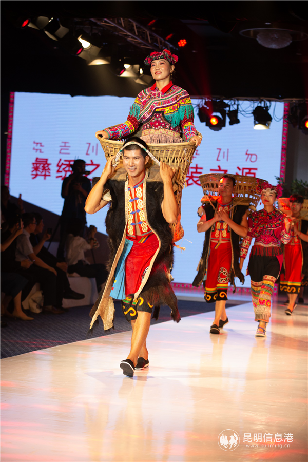 絲路云裳 ·昆明民族時(shí)裝周 工作組供圖2