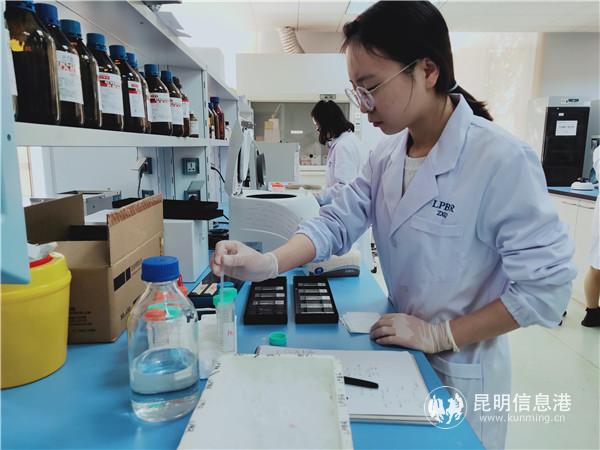 云南中科靈長類生物醫(yī)學(xué)重點實驗室工作人員 云南中科靈長類生物醫(yī)學(xué)重點實驗室工作人員