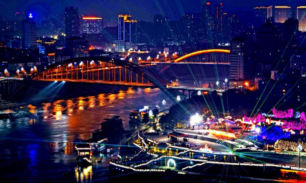 宜賓國際馬拉松是全國唯一城市夜景馬拉松賽事。（資料圖）