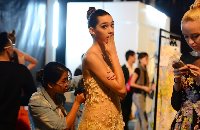 亞洲頂級(jí)設(shè)計(jì)師 國(guó)際水準(zhǔn)時(shí)裝秀 “泉城風(fēng)尚”國(guó)際時(shí)裝周今日開場(chǎng)