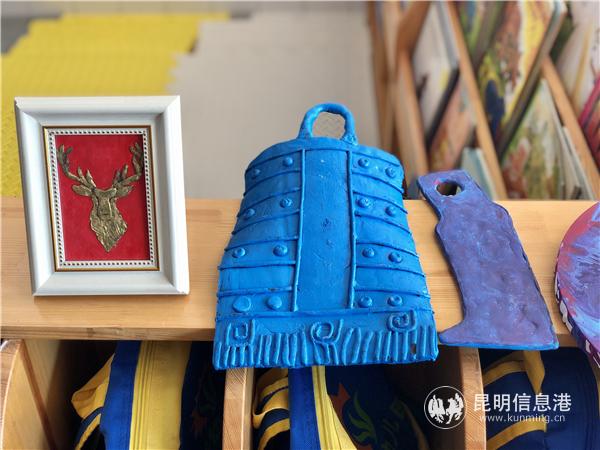 教室的裝飾都是孩子和老師們合力完成的手工制品，充滿童趣，寓教于樂。記者上官艷君攝1