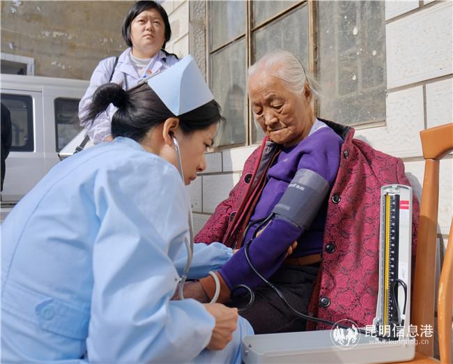 醫(yī)護(hù)人員上門問診 醫(yī)護(hù)人員上門問診