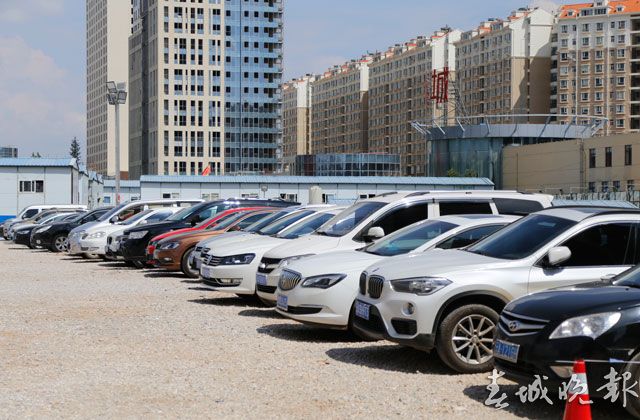 昆明濱江社區(qū)“停車(chē)?yán)щy戶(hù)”