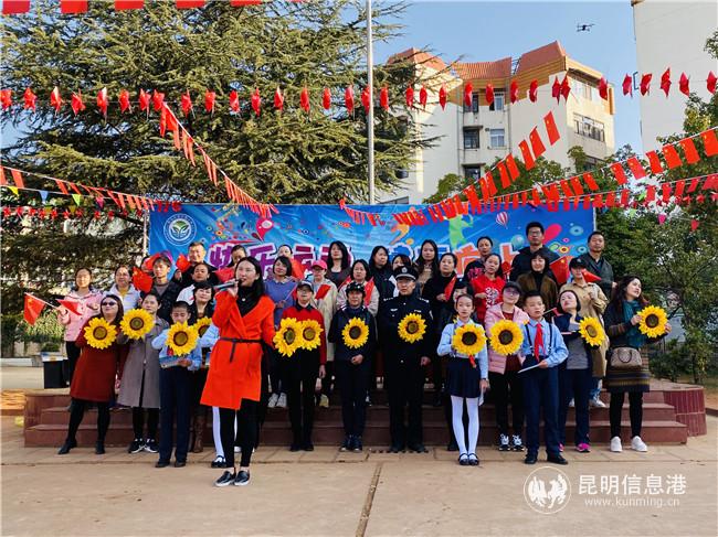 圖六 全校師生大合唱。記者莊園_攝