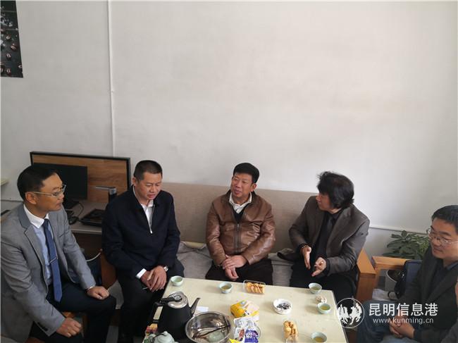 調(diào)研組與曙光八十里創(chuàng)意園入駐企業(yè)座談