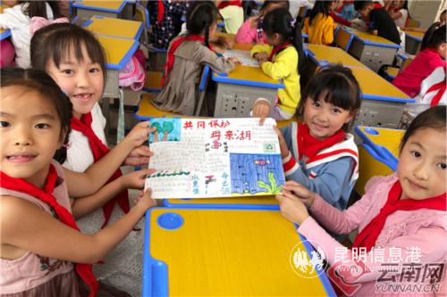 保護(hù)洱海從娃娃抓起 記者 李清 攝 保護(hù)洱海從娃娃抓起 記者 李清 攝