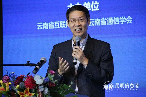 中國科學(xué)院院士、通信網(wǎng)絡(luò)領(lǐng)域?qū)＜乙谱髦髦紙蟾?。甘凌菲攝