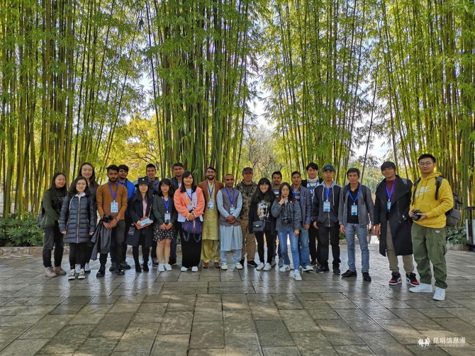 合影留念 韋嘉萍 攝