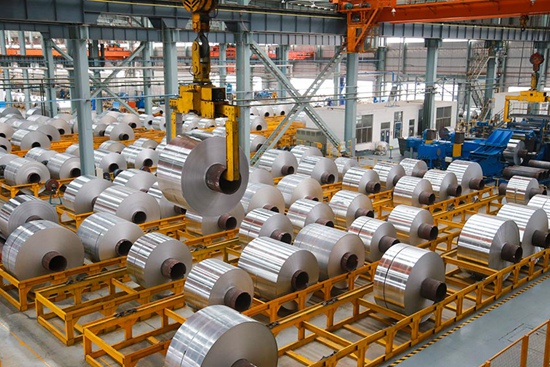 云南浩鑫鋁箔有限公司生產(chǎn)的鋁箔。 李發(fā)興攝