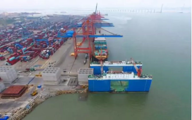 “船”針引線，他們?cè)诤Ｉ侠C了一幅“絲路圖”