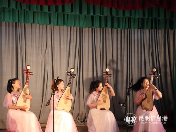 圖五 琵琶二重奏《龍船》。記者 莊園攝