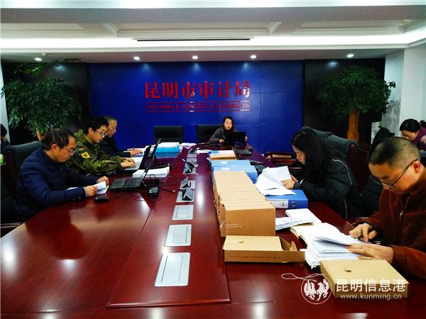 審計(jì)人員開(kāi)展工作的情景。記者江楓攝