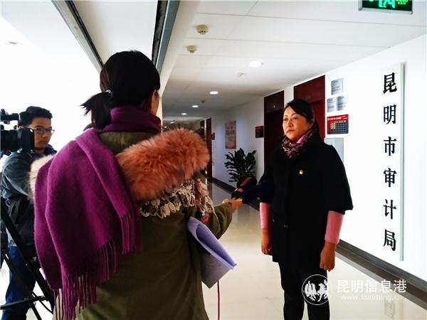 趙彤接受媒體采訪。記者江楓攝