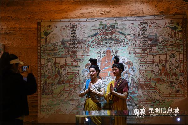 敦煌壁畫(huà)藝術(shù)精品展受到觀眾歡迎