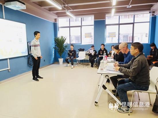 高中組復(fù)賽現(xiàn)場(chǎng) 高中組復(fù)賽現(xiàn)場(chǎng)