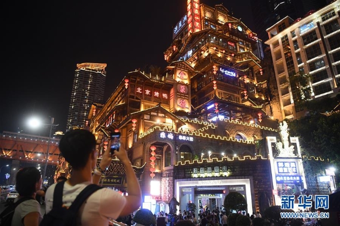 （新華全媒頭條·2019中國經(jīng)濟特稿·圖文互動）（3）2019：滄海橫流　浩蕩前行——以習近平同志為核心的黨中央引領(lǐng)中國經(jīng)濟高質(zhì)量發(fā)展述評