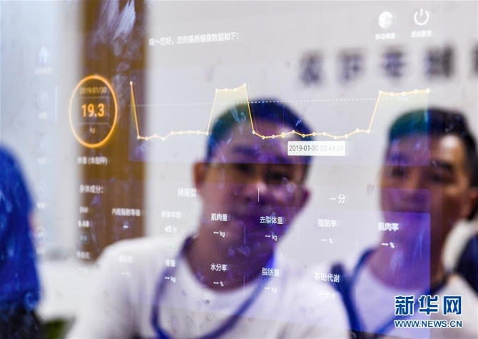 （新華全媒頭條·2019中國經(jīng)濟特稿·圖文互動）（12）2019：滄海橫流　浩蕩前行——以習近平同志為核心的黨中央引領(lǐng)中國經(jīng)濟高質(zhì)量發(fā)展述評