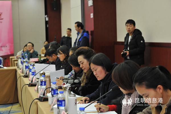 2019昆明“最美家庭”評(píng)審會(huì)現(xiàn)場。主辦方供圖1_副本