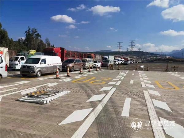 大營收費站人工車道未辦理ETC 車輛排隊過站0