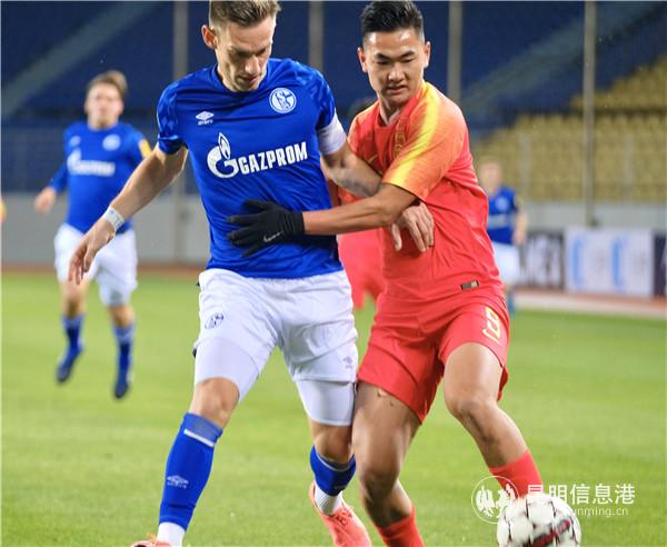 積極拼搶 記者徐毅杰攝