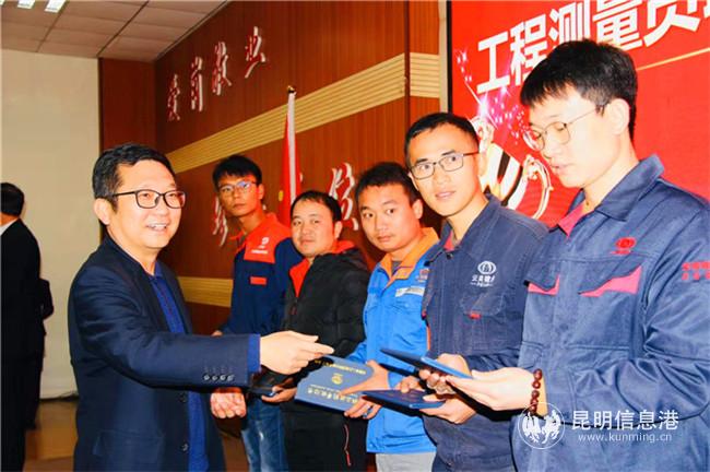 現(xiàn)場(chǎng)頒發(fā)職業(yè)技能等級(jí)證書