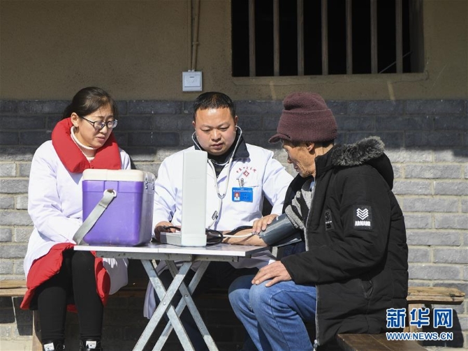 （在習(xí)近平新時代中國特色社會主義思想指引下——新時代新作為新篇章·總書記關(guān)切高質(zhì)量發(fā)展·圖文互動）（4）翻過“貧困”山，通向“幸?！闭尽撠毠浴皻灉鐟?zhàn)”里的小故事