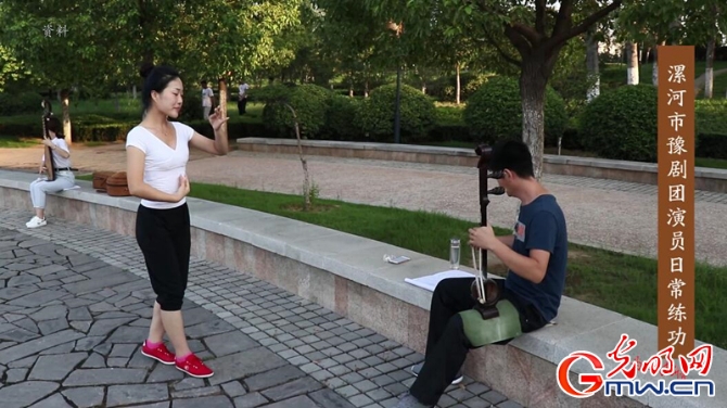 “為人民抒情”之豫?。核囆g(shù)送農(nóng)民 戲曲進(jìn)校園 她和百姓緊相連