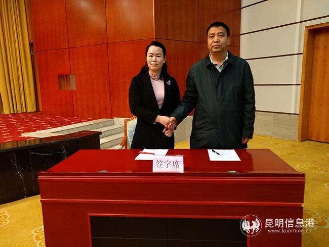 戰(zhàn)略合作簽字儀式。記者江楓攝