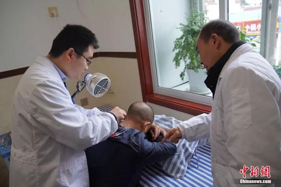 郭衛(wèi)與兒子郭興隆切磋