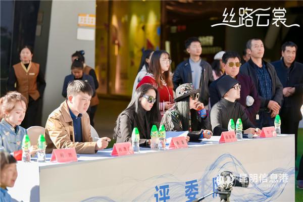 圖五 評(píng)委正在認(rèn)真打分。供圖