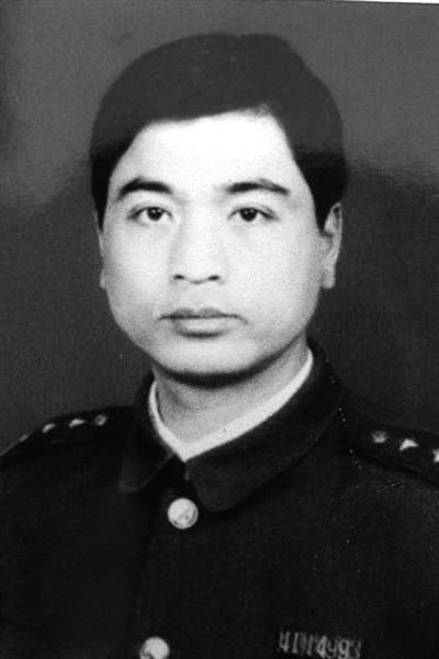 葛漢斌：為救落水群眾獻(xiàn)出生命