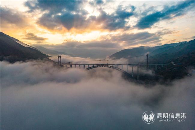 世界最大跨度鐵路拱橋——大瑞鐵路怒江特大橋主體建成，圖為供圖。通訊員王忠霞 王一翔  姚巍1