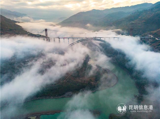 世界最大跨度鐵路拱橋——大瑞鐵路怒江特大橋主體建成，圖為供圖。通訊員王忠霞 王一翔  姚巍3