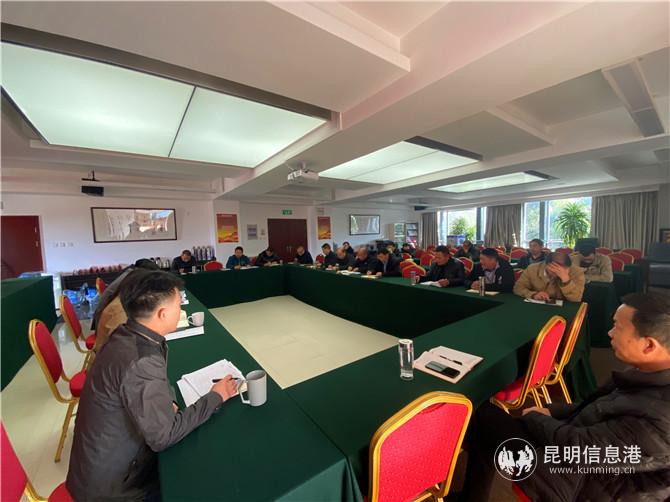 昆明市工商聯(lián)學(xué)習(xí)市委十一屆八次全會精神專題會議現(xiàn)場。記者俞逍 攝2