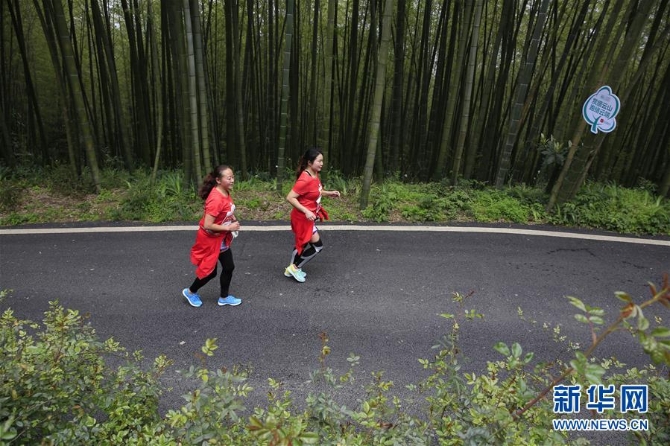 （新華全媒頭條·圖文互動(dòng)）（6）深入推進(jìn)大保護(hù) 打造引領(lǐng)高質(zhì)量發(fā)展生力軍——推動(dòng)長江經(jīng)濟(jì)帶發(fā)展座談會(huì)召開四年間