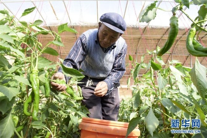 （在習近平新時代中國特色社會主義思想指引下——新時代新作為新篇章·總書記關切脫貧事·決勝貧困·圖文互動）（3）易地扶貧搬遷：助力“跨越式”奔小康