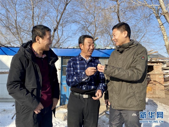 (在習(xí)近平新時(shí)代中國特色社會(huì)主義思想指引下——新時(shí)代新作為新篇章·總書記關(guān)切脫貧事·決勝貧困·圖文互動(dòng))(1)讓一方水土“富養(yǎng)”一方人——扶貧特色產(chǎn)業(yè)惠及千家萬戶