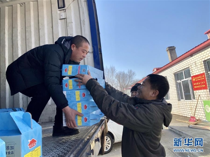 (在習(xí)近平新時(shí)代中國特色社會(huì)主義思想指引下——新時(shí)代新作為新篇章·總書記關(guān)切脫貧事·決勝貧困·圖文互動(dòng))(2)讓一方水土“富養(yǎng)”一方人——扶貧特色產(chǎn)業(yè)惠及千家萬戶