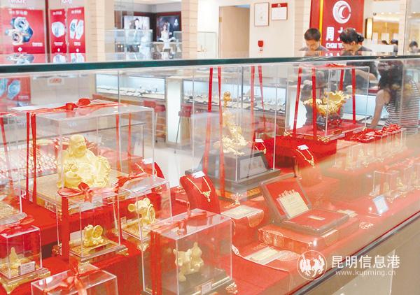 市民選購黃金飾品44