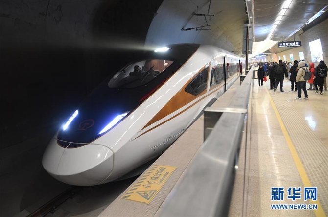 （在習(xí)近平新時(shí)代中國特色社會主義思想指引下——新時(shí)代新作為新篇章·總書記關(guān)切高質(zhì)量發(fā)展·科技創(chuàng)新·圖文互動(dòng)）（1）3.5萬公里的幸福綿延——中國高鐵的“科技牽引力”