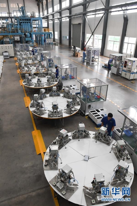 （新華全媒頭條·圖文互動）（8）創(chuàng)新，在復興的征程上——以習近平同志為核心的黨中央關(guān)心科技創(chuàng)新工作紀實