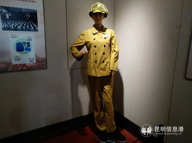 現(xiàn)場展出的軍服1。記者江楓攝