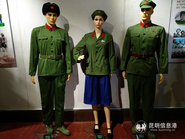 現(xiàn)場展出的軍服2。記者江楓攝