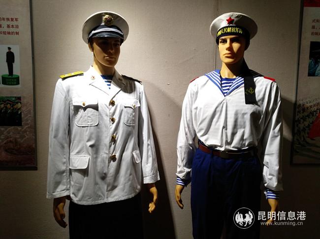 現(xiàn)場展出的軍服3。記者江楓攝