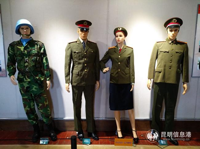 現(xiàn)場展出的軍服5。記者江楓攝