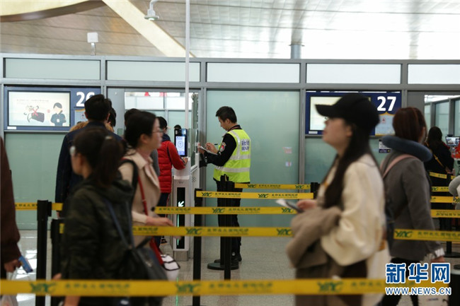 春運首日，昆明長水國際機場秩序井然。（新華網(wǎng) 李昀皟 攝）