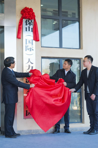 S3K@{0}FT5}L]6GF}T{MCLB