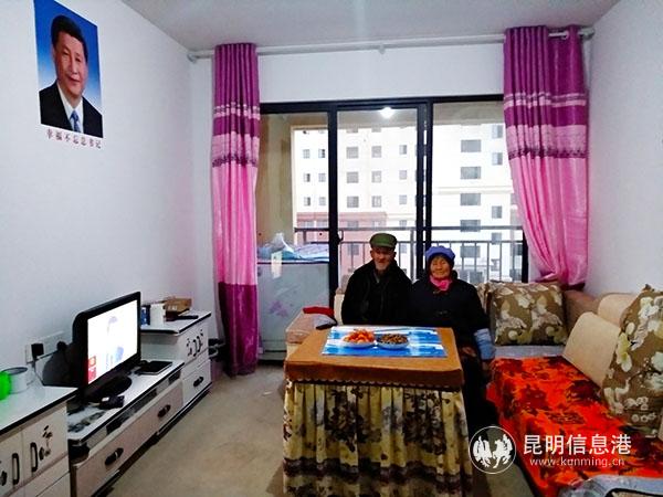 楊方銀、茍進(jìn)敏老兩口的新家。記者江楓攝