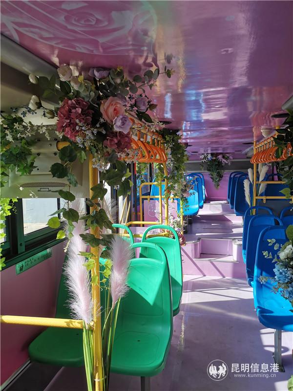 旅游公交車內(nèi)